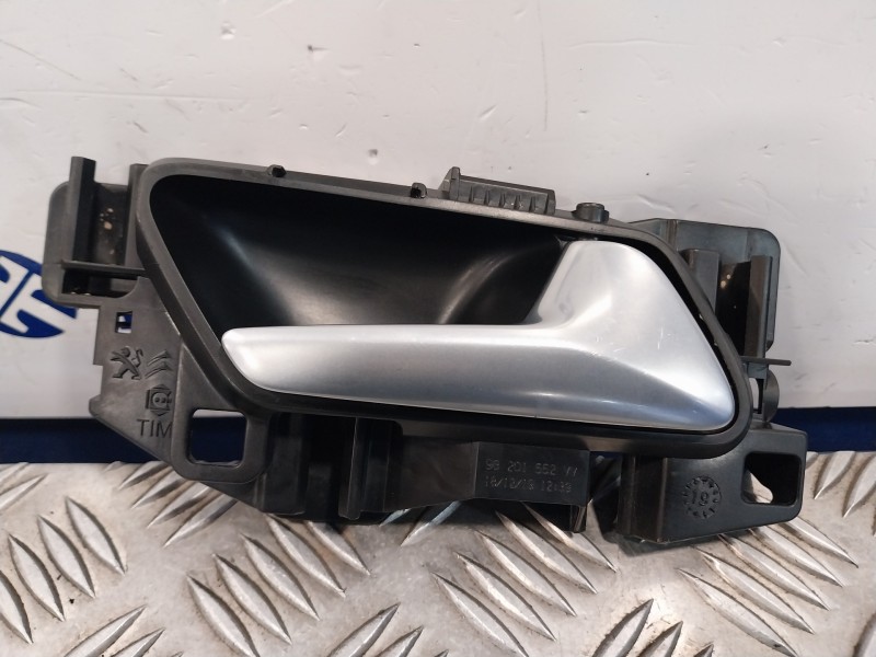 Recambio de maneta interior trasera derecha para peugeot 308 sw referencia OEM IAM 98201552  