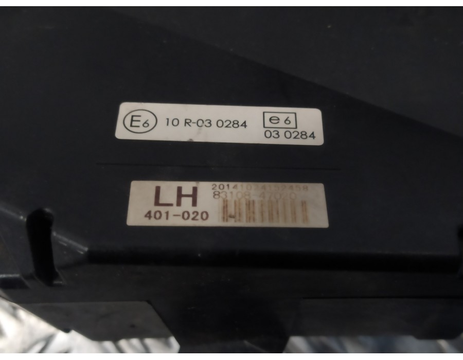 Recambio de pantalla multifuncion para toyota prius (nhw30) 1.8 16v cat referencia OEM IAM 8310847020  766491360