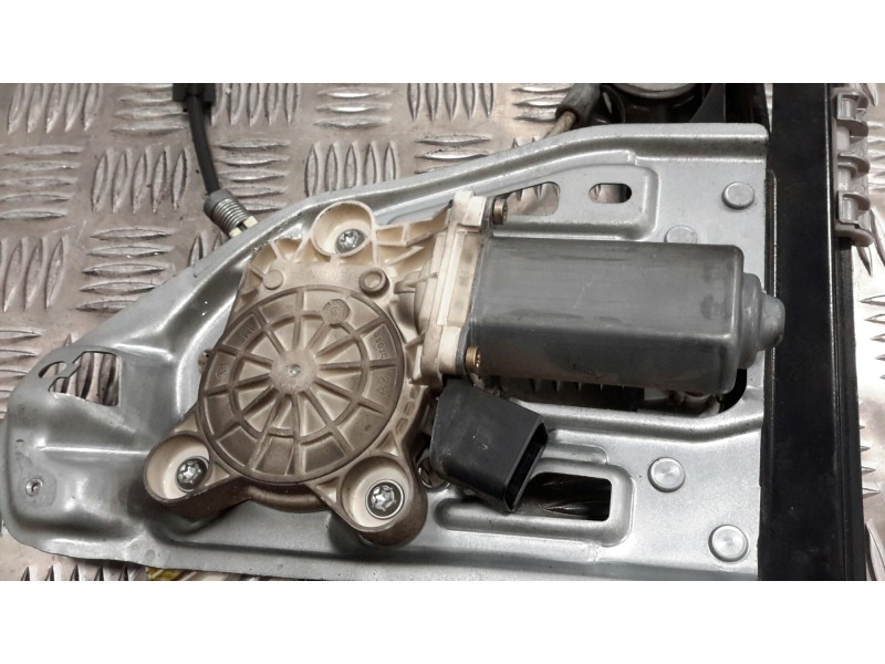 Recambio de elevalunas delantero derecho para mercedes-benz clase c (w203) familiar 2.6 cat referencia OEM IAM A2118201742 77460