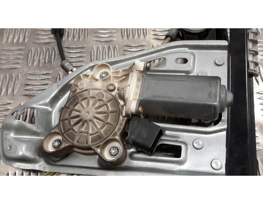 Recambio de elevalunas delantero derecho para mercedes-benz clase c (w203) familiar 2.6 cat referencia OEM IAM A2118201742 77460