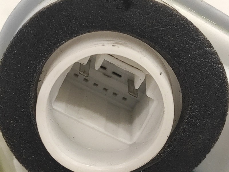 Recambio de cerradura puerta trasera derecha para toyota aygo referencia OEM IAM   