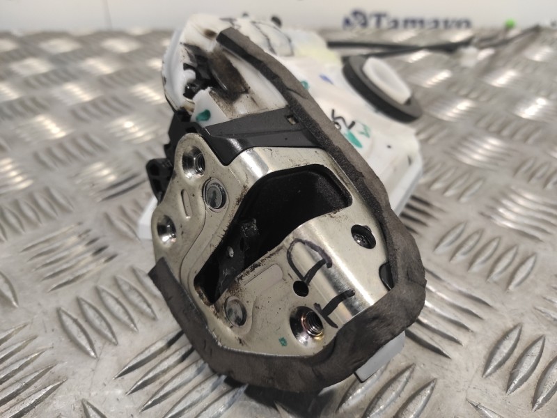 Recambio de cerradura puerta trasera derecha para toyota aygo referencia OEM IAM   