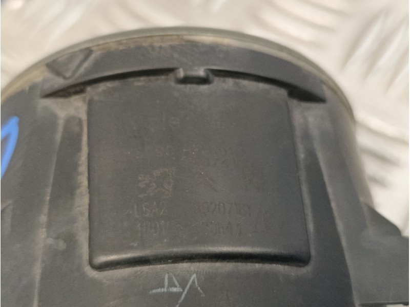 Recambio de faro antiniebla derecho para peugeot 308 1.6 blue-hdi fap referencia OEM IAM 9687410080 89211690 89207181