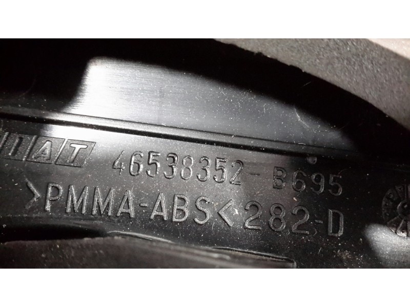 Recambio de piloto trasero derecho para fiat bravo (182) 1.9 turbodiesel referencia OEM IAM 46538352  