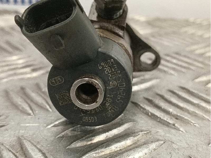 Recambio de inyector para fiat bravo (198) 1.9 8v jtd cat referencia OEM IAM 0445110281  