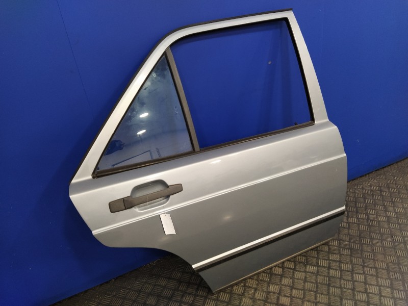 Recambio de puerta trasera derecha para mercedes-benz clase c (w201) berlina 1.8 cat referencia OEM IAM   