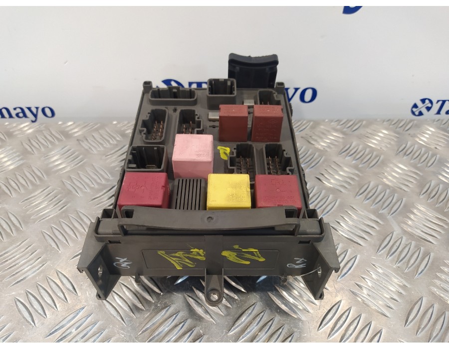 Recambio de caja reles / fusibles para renault espace iv (jk0) 2.2 dci turbodiesel referencia OEM IAM 8200447438A  518837117