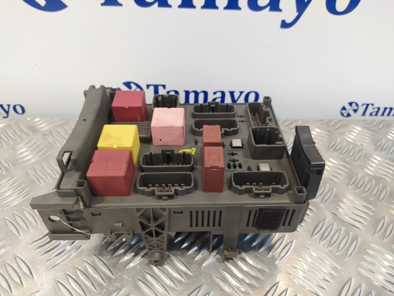 Recambio de caja reles / fusibles para renault espace iv (jk0) 2.2 dci turbodiesel referencia OEM IAM 8200447438A  518837117