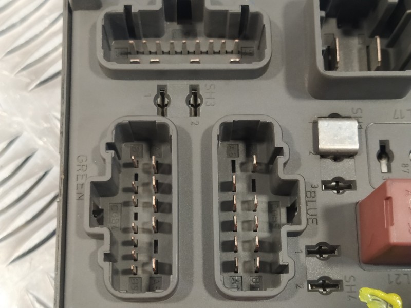 Recambio de caja reles / fusibles para renault espace iv (jk0) 2.2 dci turbodiesel referencia OEM IAM 8200447438A  518837117
