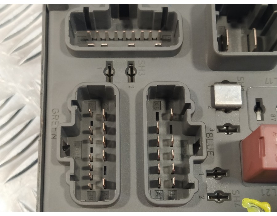 Recambio de caja reles / fusibles para renault espace iv (jk0) 2.2 dci turbodiesel referencia OEM IAM 8200447438A  518837117