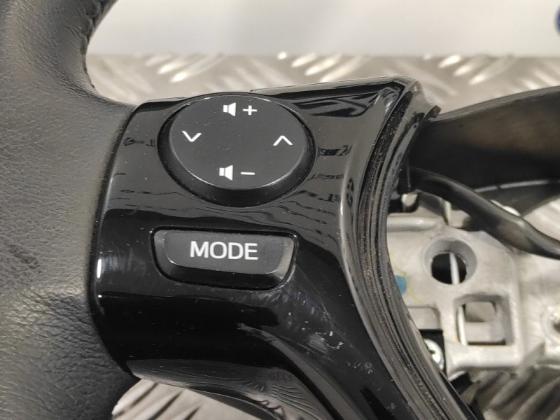 Recambio de volante para toyota aygo 1.0 cat referencia OEM IAM 451000H060  