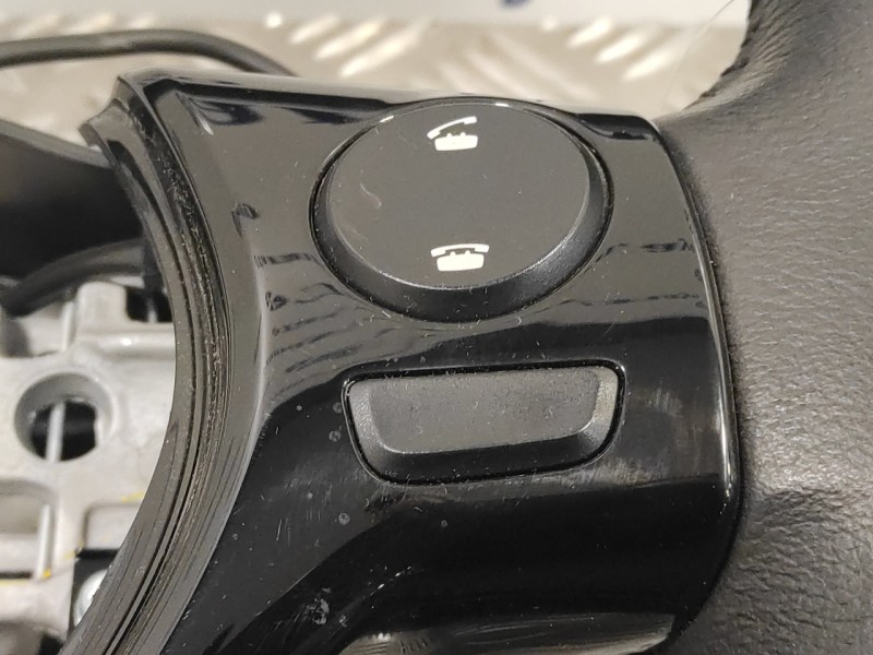 Recambio de volante para toyota aygo 1.0 cat referencia OEM IAM 451000H060  