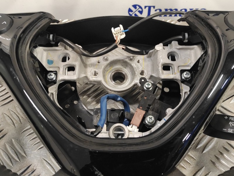 Recambio de volante para toyota aygo 1.0 cat referencia OEM IAM 451000H060  