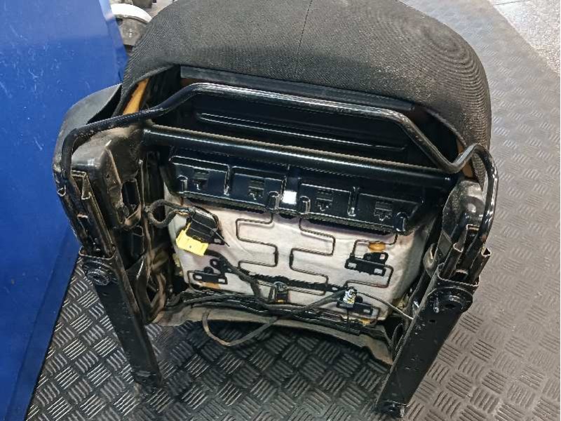 Recambio de asiento delantero derecho para peugeot 208 1.2 12v e-vti referencia OEM IAM   