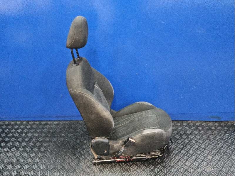 Recambio de asiento delantero izquierdo para peugeot 208 1.2 12v e-vti referencia OEM IAM   