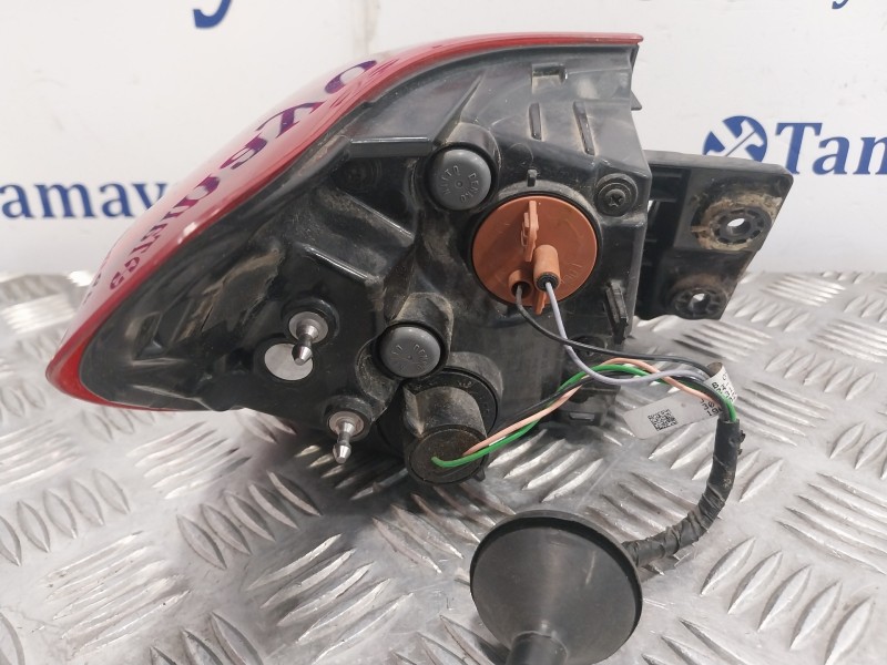 Recambio de piloto trasero derecho para kia ceed referencia OEM IAM 92402J70  