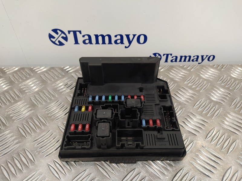 Recambio de caja reles / fusibles para nissan qashqai (j10) 2.0 16v cat referencia OEM IAM   
