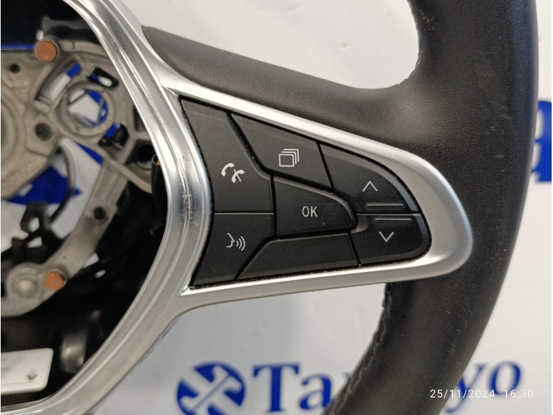 Recambio de volante para renault clio v 1.0 tce referencia OEM IAM 484002607R  34268120D