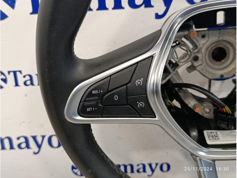Recambio de volante para renault clio v 1.0 tce referencia OEM IAM 484002607R  34268120D