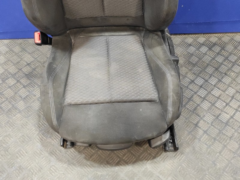Recambio de asiento delantero izquierdo para bmw serie 1 lim f21 ac referencia OEM IAM   