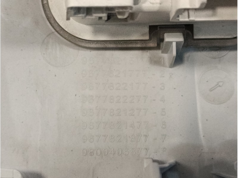 Recambio de luz interior para peugeot 308 1.6 blue-hdi fap referencia OEM IAM 9677821577 9677822177 9677821777