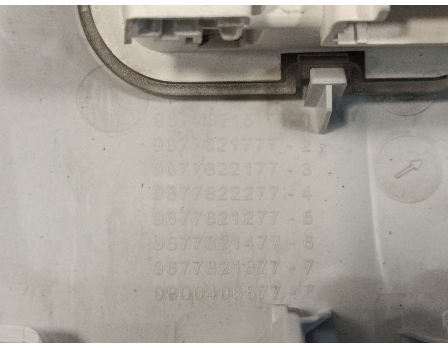 Recambio de luz interior para peugeot 308 1.6 blue-hdi fap referencia OEM IAM 9677821577 9677822177 9677821777