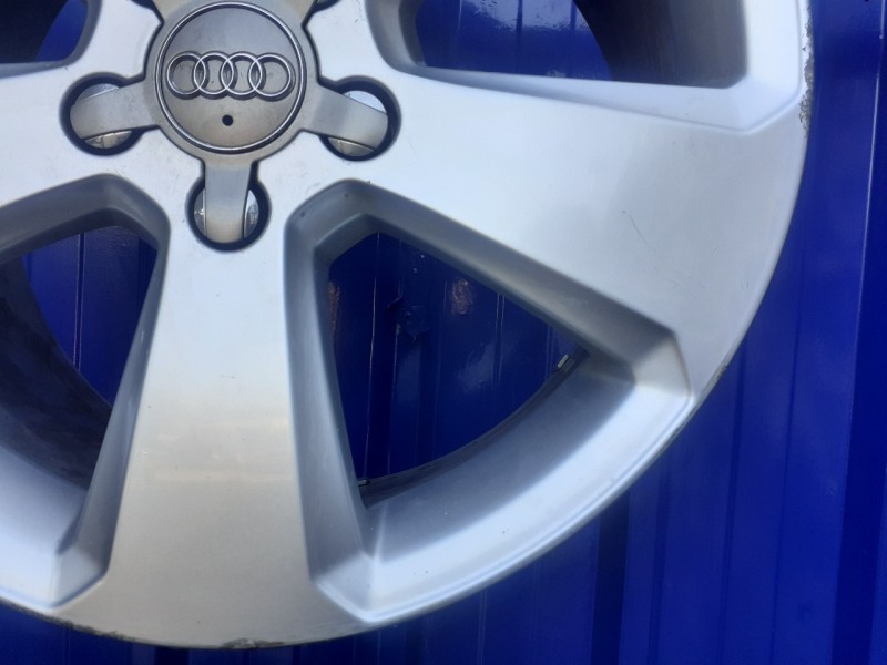 Recambio de llanta para audi a3 sportback (8va) 2.0 16v tdi referencia OEM IAM 8V0601025BK  