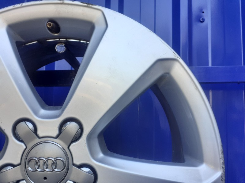 Recambio de llanta para audi a3 sportback (8va) 2.0 16v tdi referencia OEM IAM 8V0601025BK  