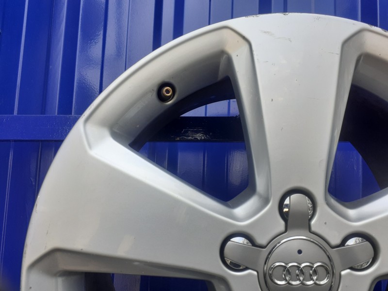 Recambio de llanta para audi a3 sportback (8va) 2.0 16v tdi referencia OEM IAM 8V0601025BK  