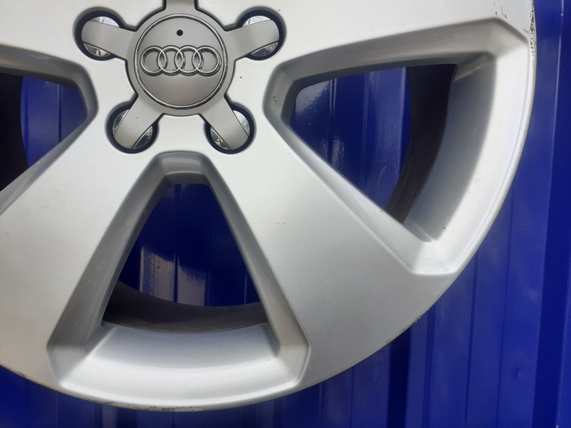 Recambio de llanta para audi a3 sportback (8va) 2.0 16v tdi referencia OEM IAM 8V0601025BK  