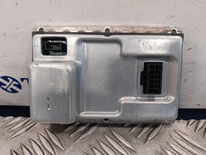 Recambio de centralita faros xenon para chrysler 300 c referencia OEM IAM 89032133  