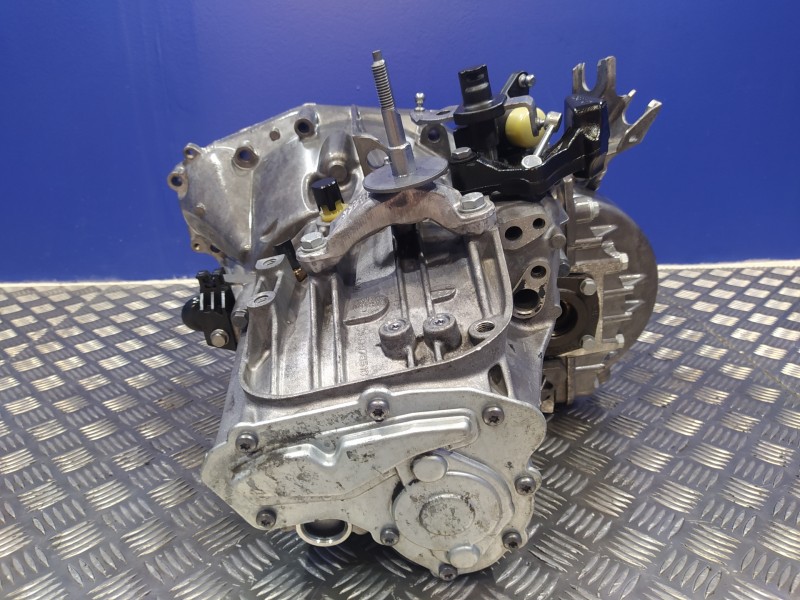 Recambio de caja cambios para peugeot 5008 sport pack referencia OEM IAM 20MB26  