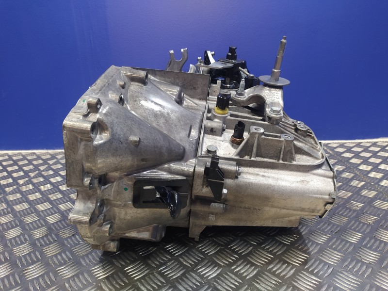 Recambio de caja cambios para peugeot 5008 sport pack referencia OEM IAM 20MB26  