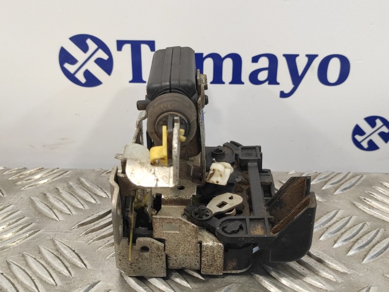 Recambio de cerradura puerta delantera derecha para dacia sandero 1.4 cat referencia OEM IAM   