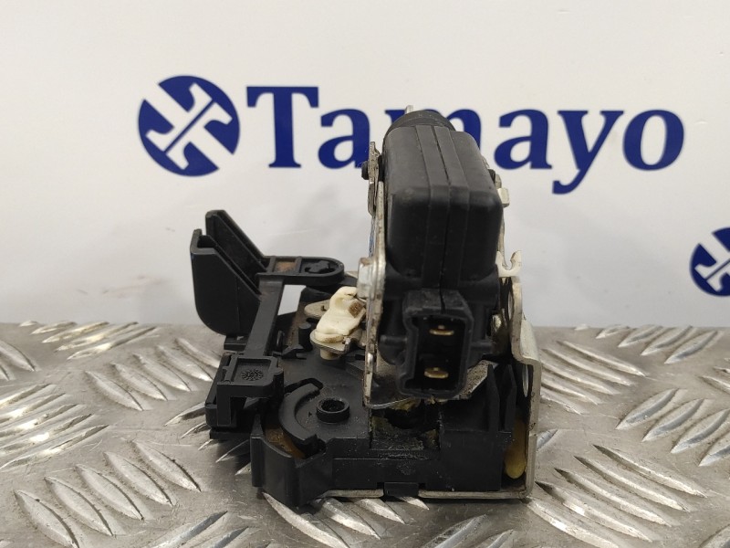 Recambio de cerradura puerta delantera derecha para dacia sandero 1.4 cat referencia OEM IAM   