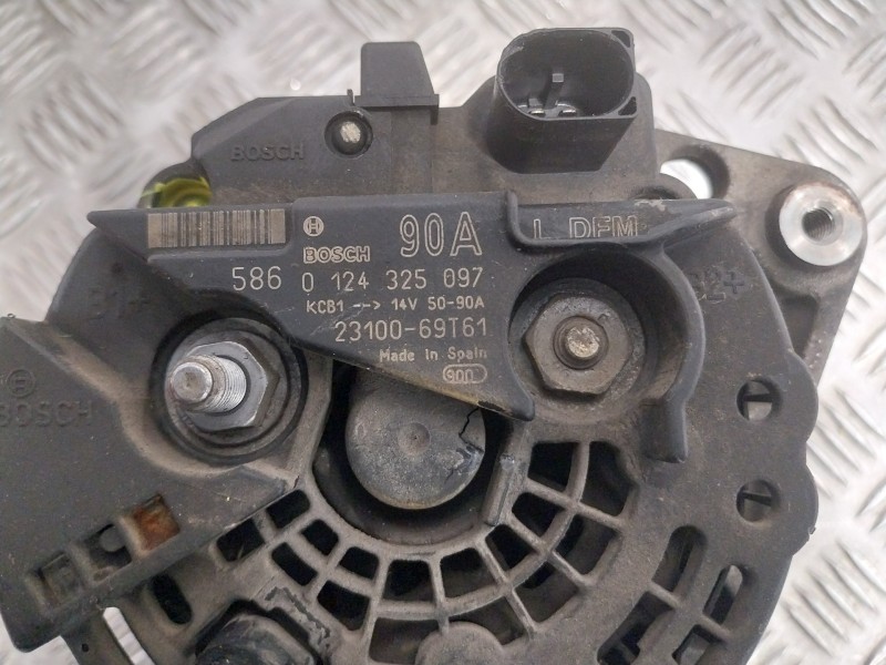Recambio de alternador para nissan cabstar 01.04 referencia OEM IAM 0124325097  2310069T61