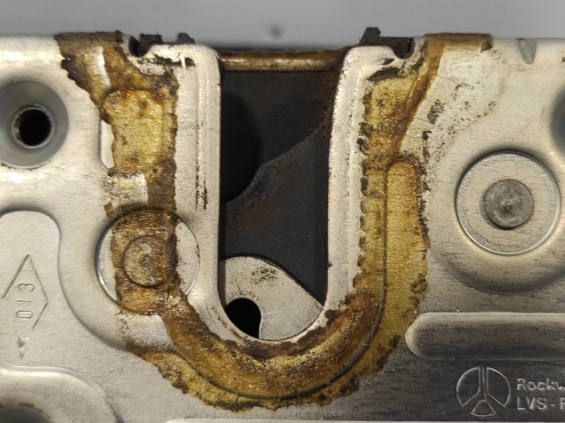 Recambio de cerradura puerta delantera derecha para dacia sandero 1.4 cat referencia OEM IAM   