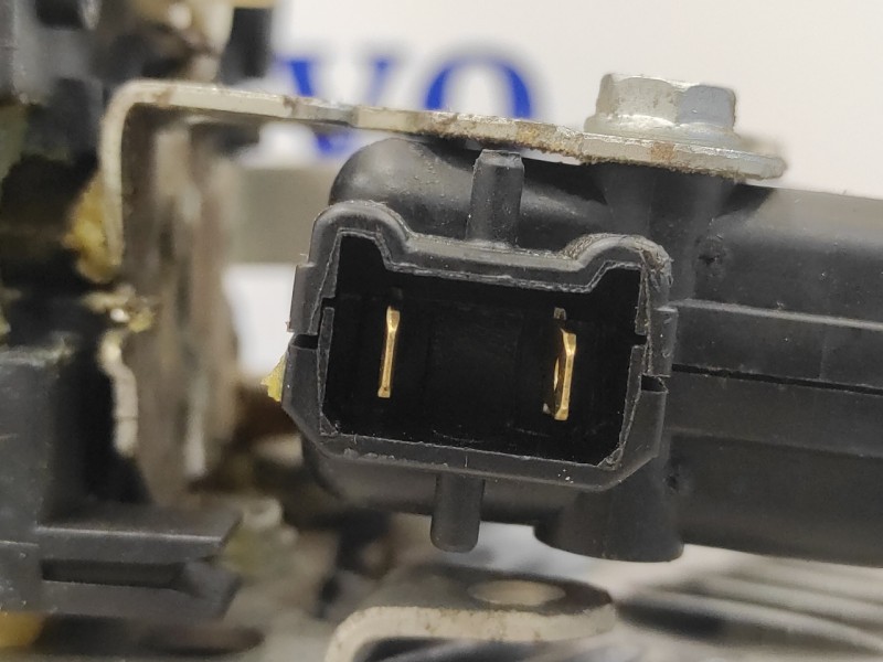 Recambio de cerradura puerta delantera derecha para dacia sandero 1.4 cat referencia OEM IAM   