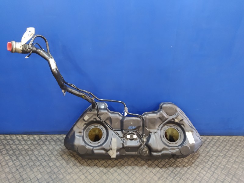 Recambio de deposito combustible para mercedes-benz clase c (w204) berlina 2.2 cdi cat referencia OEM IAM A2044703801  