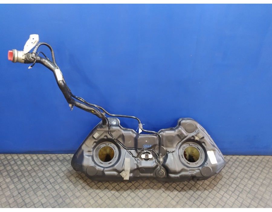 Recambio de deposito combustible para mercedes-benz clase c (w204) berlina 2.2 cdi cat referencia OEM IAM A2044703801  