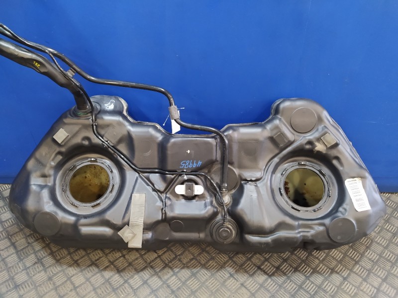 Recambio de deposito combustible para mercedes-benz clase c (w204) berlina 2.2 cdi cat referencia OEM IAM A2044703801  