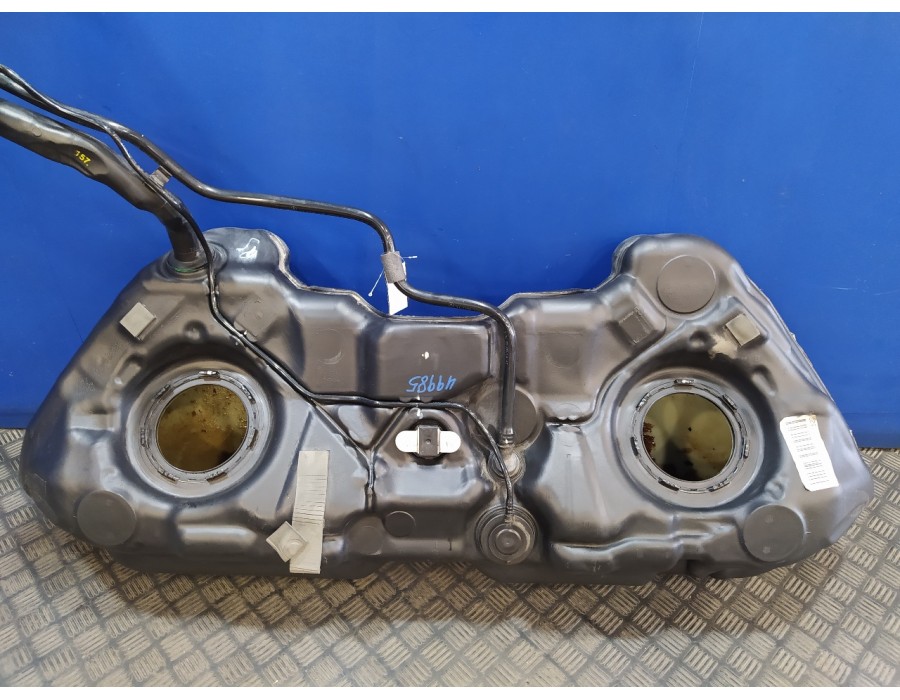 Recambio de deposito combustible para mercedes-benz clase c (w204) berlina 2.2 cdi cat referencia OEM IAM A2044703801  