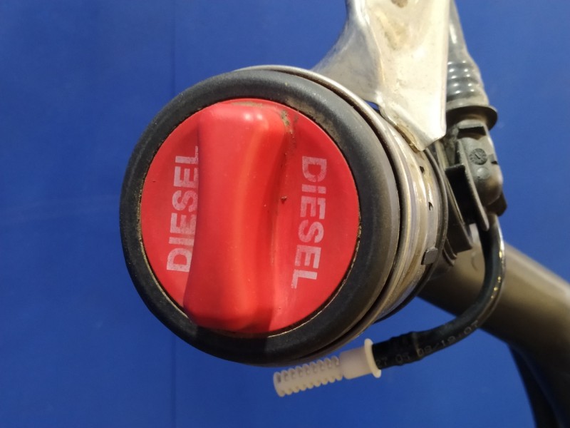 Recambio de deposito combustible para mercedes-benz clase c (w204) berlina 2.2 cdi cat referencia OEM IAM A2044703801  