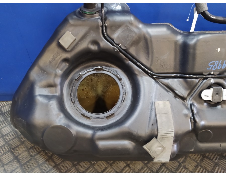 Recambio de deposito combustible para mercedes-benz clase c (w204) berlina 2.2 cdi cat referencia OEM IAM A2044703801  