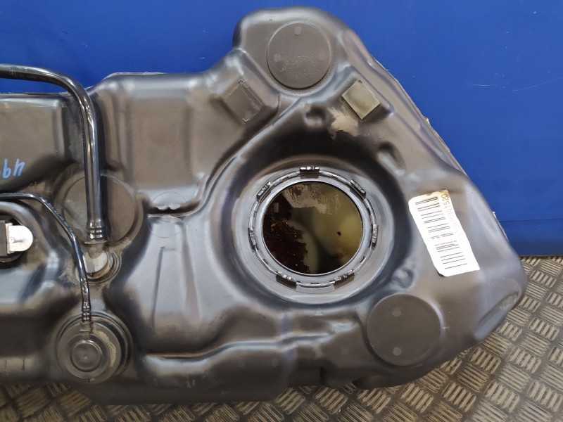 Recambio de deposito combustible para mercedes-benz clase c (w204) berlina 2.2 cdi cat referencia OEM IAM A2044703801  