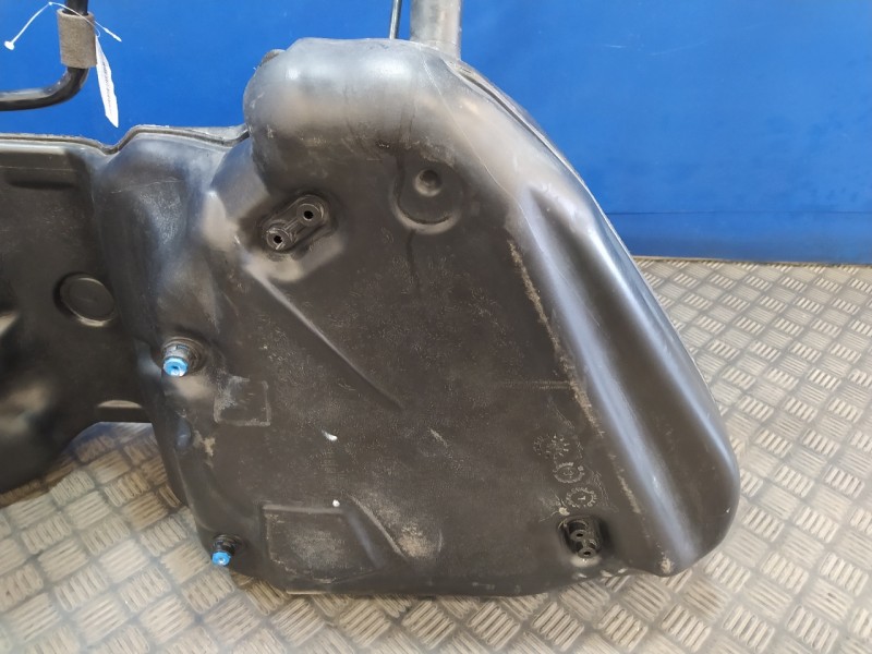 Recambio de deposito combustible para mercedes-benz clase c (w204) berlina 2.2 cdi cat referencia OEM IAM A2044703801  