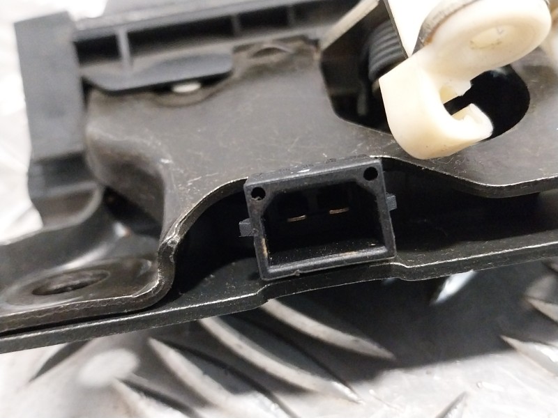 Recambio de cerradura maletero / porton para audi a3 (8l) 1.6 referencia OEM IAM 8L0827520C  8L0827505M