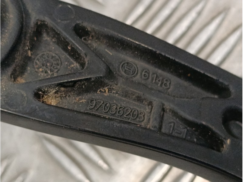 Recambio de brazo limpia delantero izquierdo para peugeot 308 1.6 blue-hdi fap referencia OEM IAM 97036203  