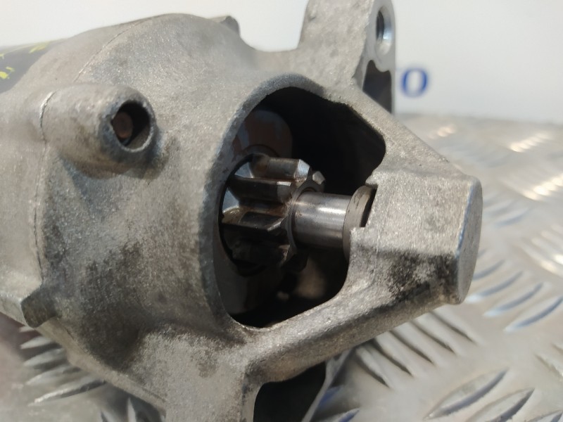 Recambio de motor arranque para renault megane ii berlina 3p 1.4 16v referencia OEM IAM 8200266777A  