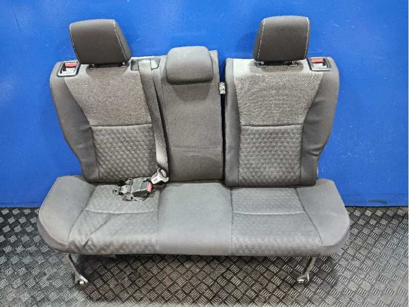 Recambio de asientos traseros para toyota yaris (xpa1f/mxph11/chxnbw) hybrid 1.5cc referencia OEM IAM   